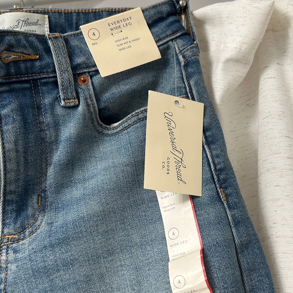 Universal Thread Blue Flare Jeans - Picture 3 of 4